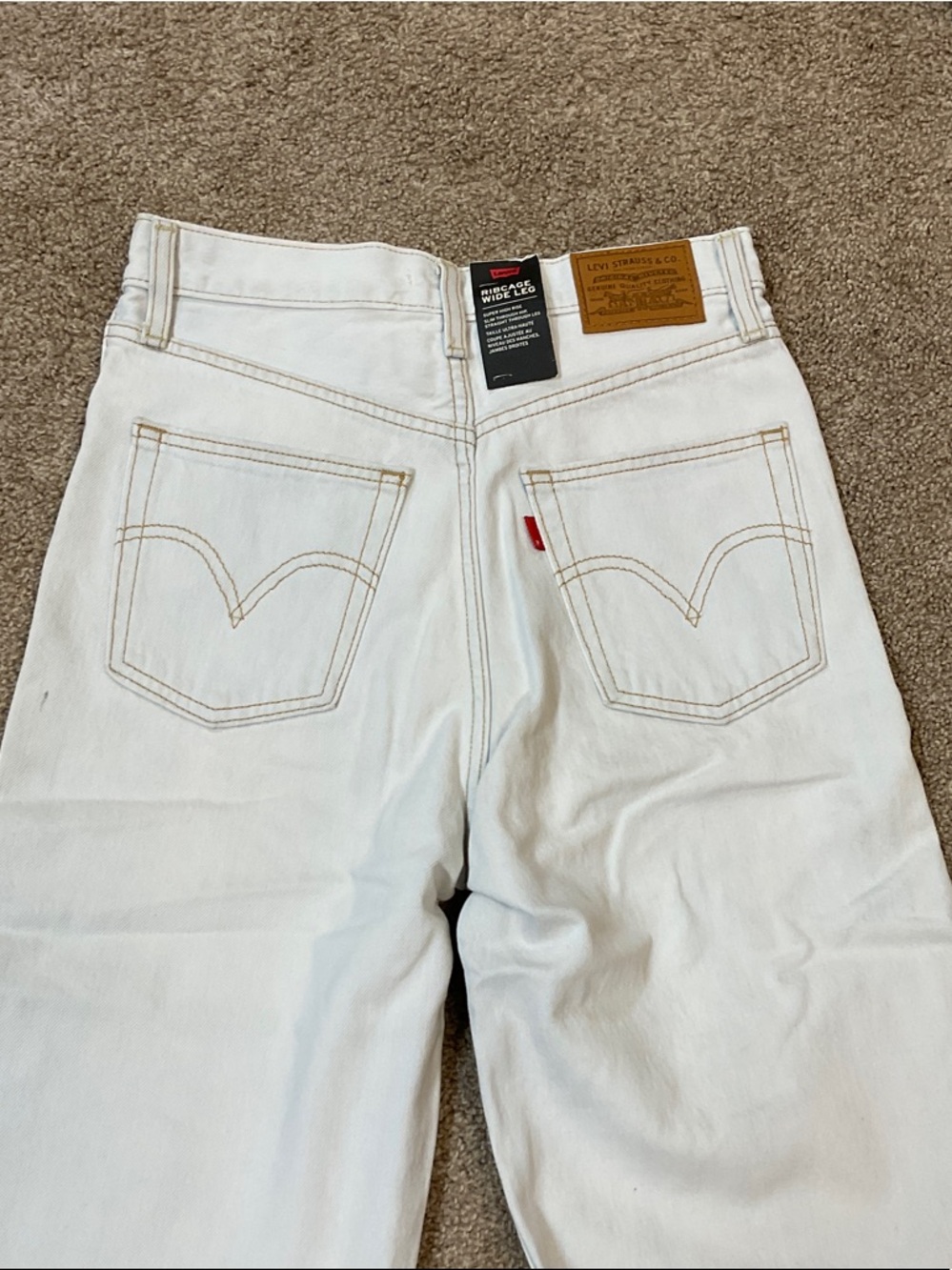 Light Wash Levi’s Ribcage Wide Leg Jeans - Size 27x32 - Picture 3 of 6